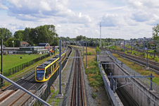900338 Overzicht van de sporen bij Lunetten aansluiting te Utrecht, vanaf het viaduct in de Waterlinieweg, met links ...
